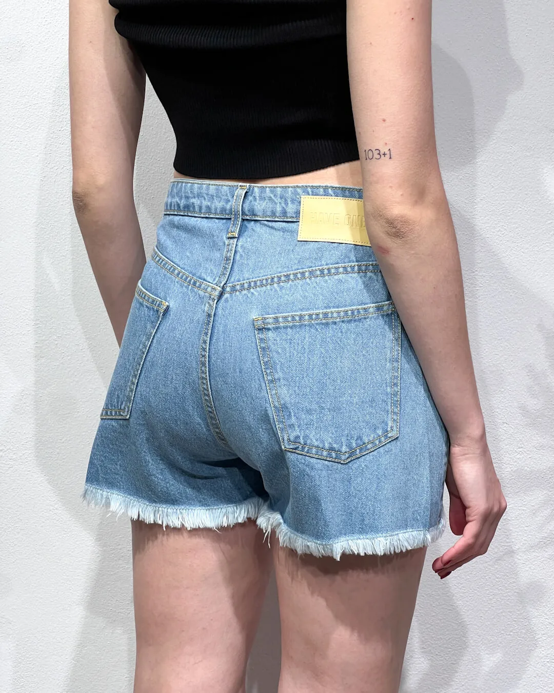 -SHORTS IN DENIM CON STRASS – HAVEONE