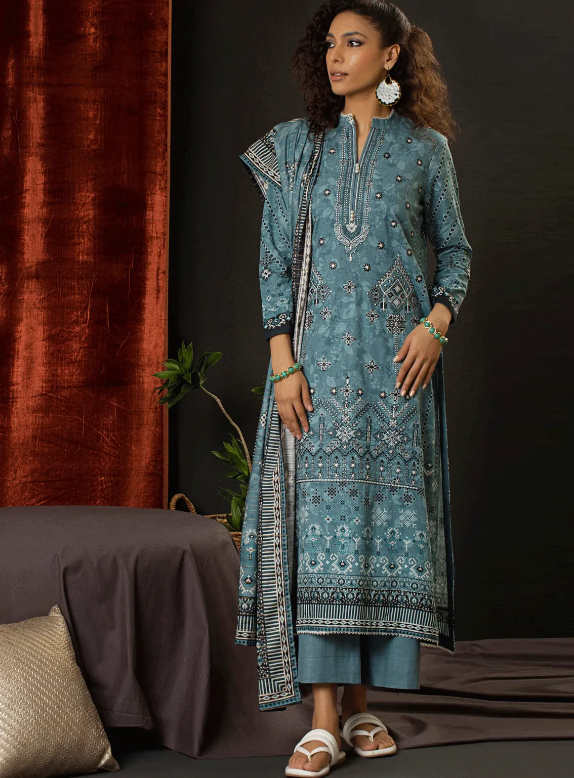 Aadab By Rashid Textile Embroidered Khaddar Unstitched 3 Piece Suit - RT23AK 8302