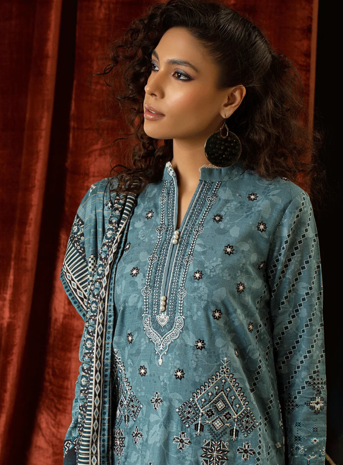 Aadab By Rashid Textile Embroidered Khaddar Unstitched 3 Piece Suit - RT23AK 8302