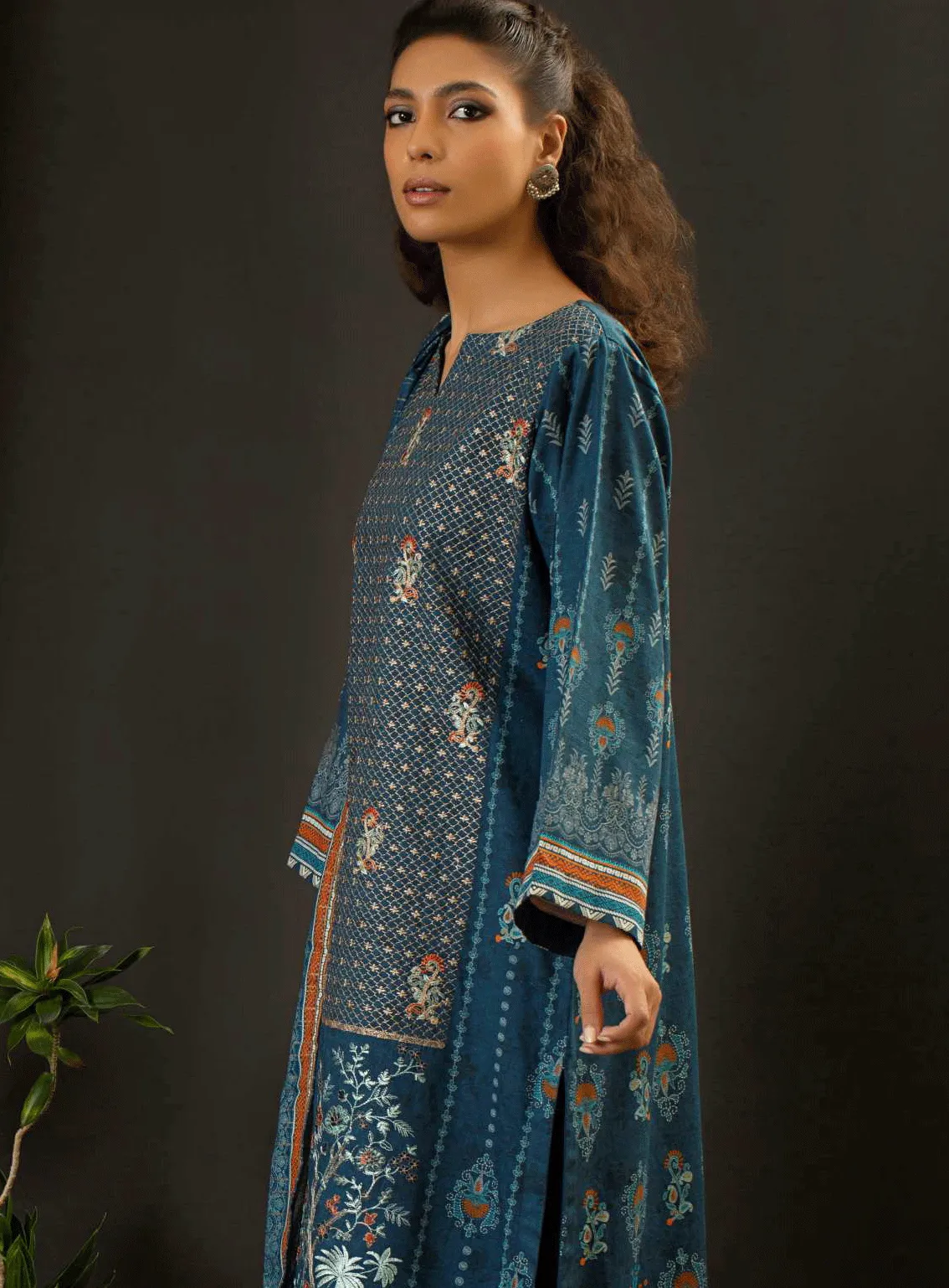 Aadab By Rashid Textile Embroidered Khaddar Unstitched 3 Piece Suit - RT23AK 8304