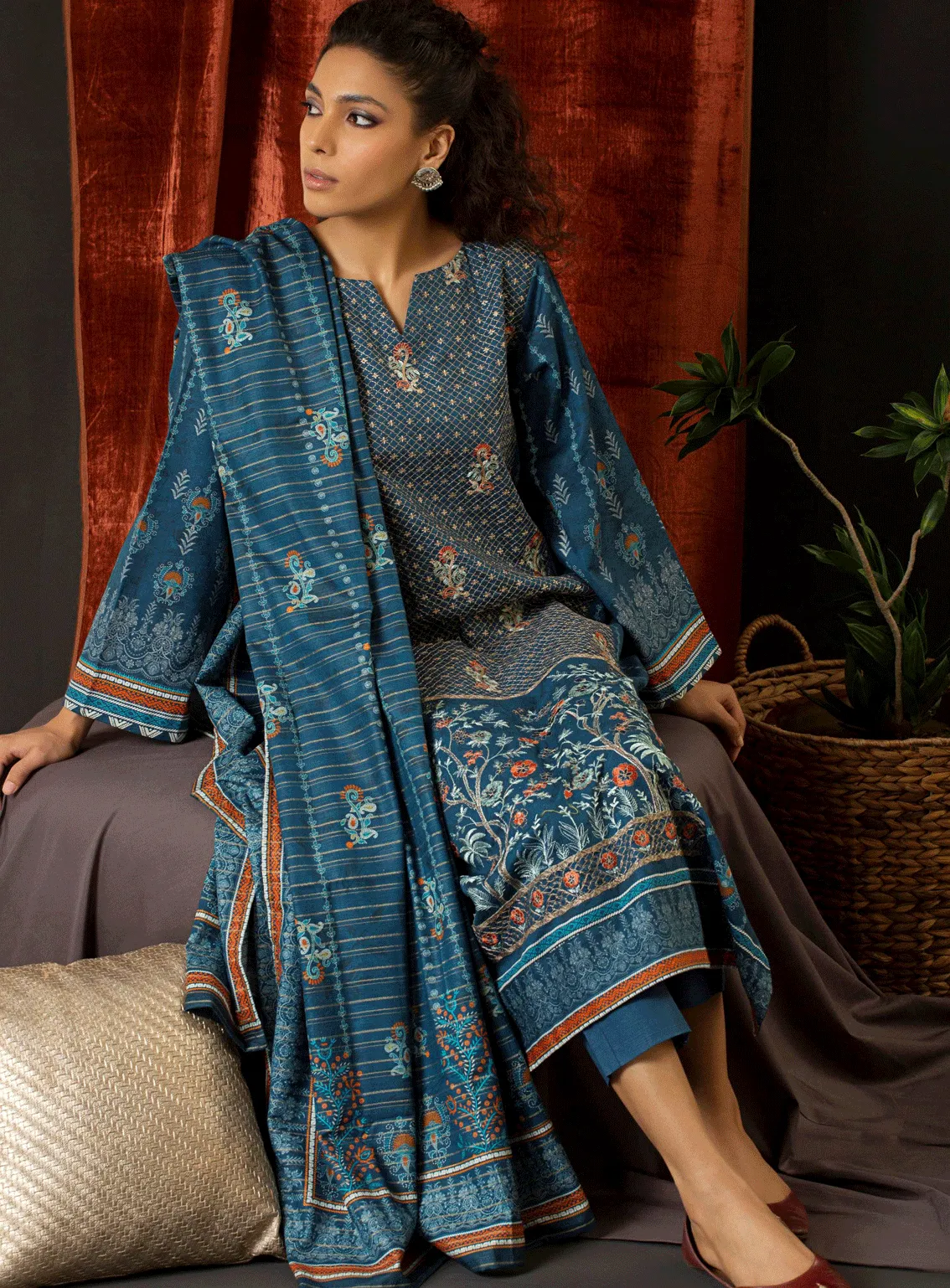 Aadab By Rashid Textile Embroidered Khaddar Unstitched 3 Piece Suit - RT23AK 8304