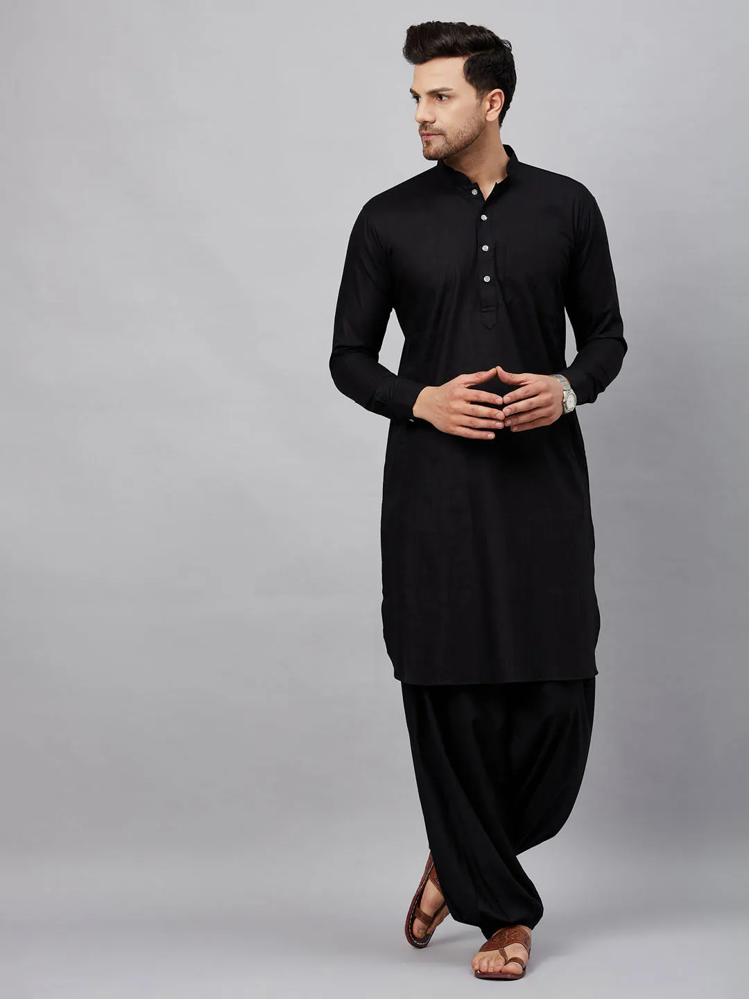 VM BY VASTRAMAY Men's Black Cotton Blend Pathani Suit Set